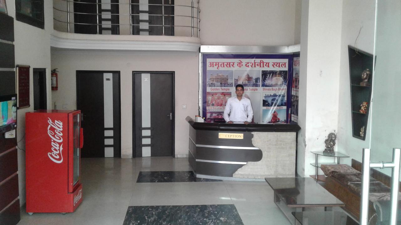 Oyo 12972 Hotel Krishna Castle Amritsar Buitenkant foto