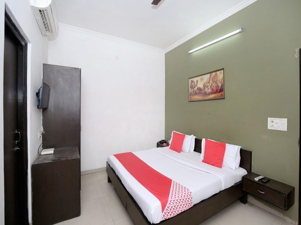 Oyo 12972 Hotel Krishna Castle Amritsar Buitenkant foto