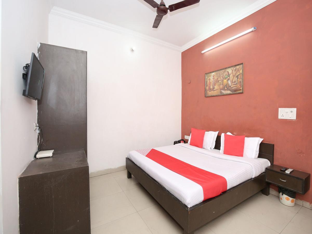 Oyo 12972 Hotel Krishna Castle Amritsar Buitenkant foto