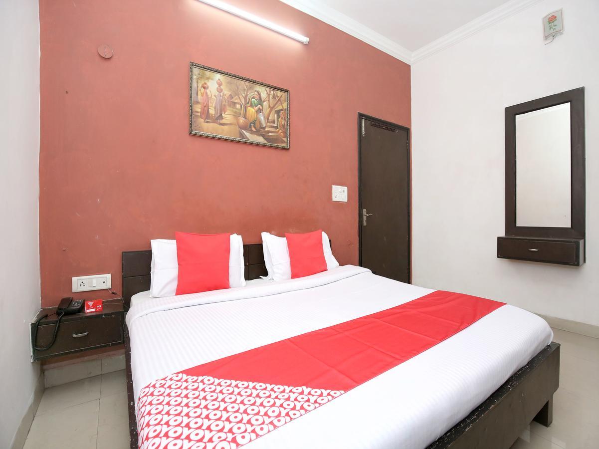 Oyo 12972 Hotel Krishna Castle Amritsar Buitenkant foto