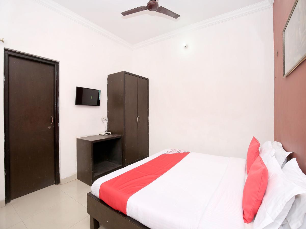 Oyo 12972 Hotel Krishna Castle Amritsar Buitenkant foto