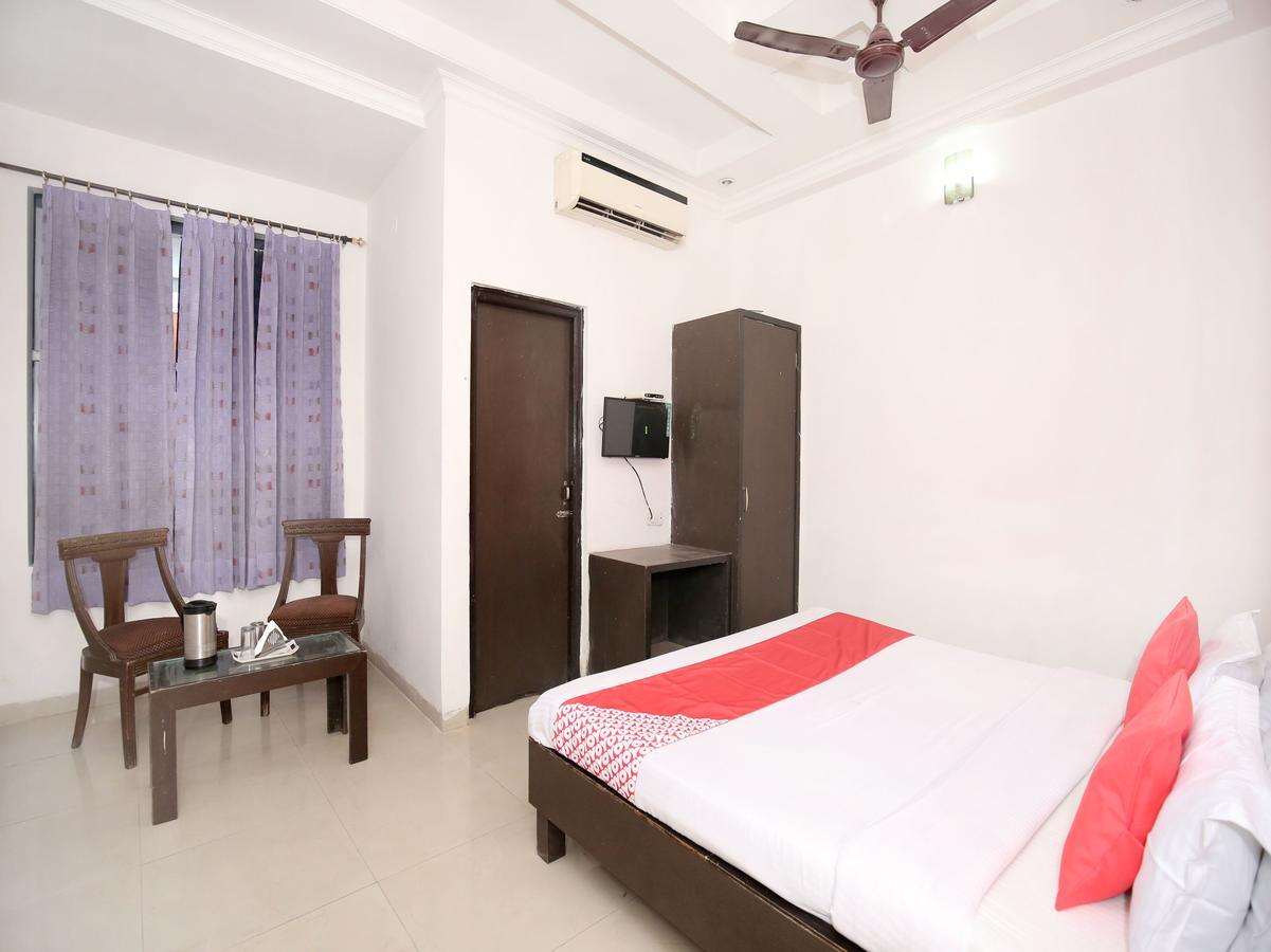 Oyo 12972 Hotel Krishna Castle Amritsar Buitenkant foto