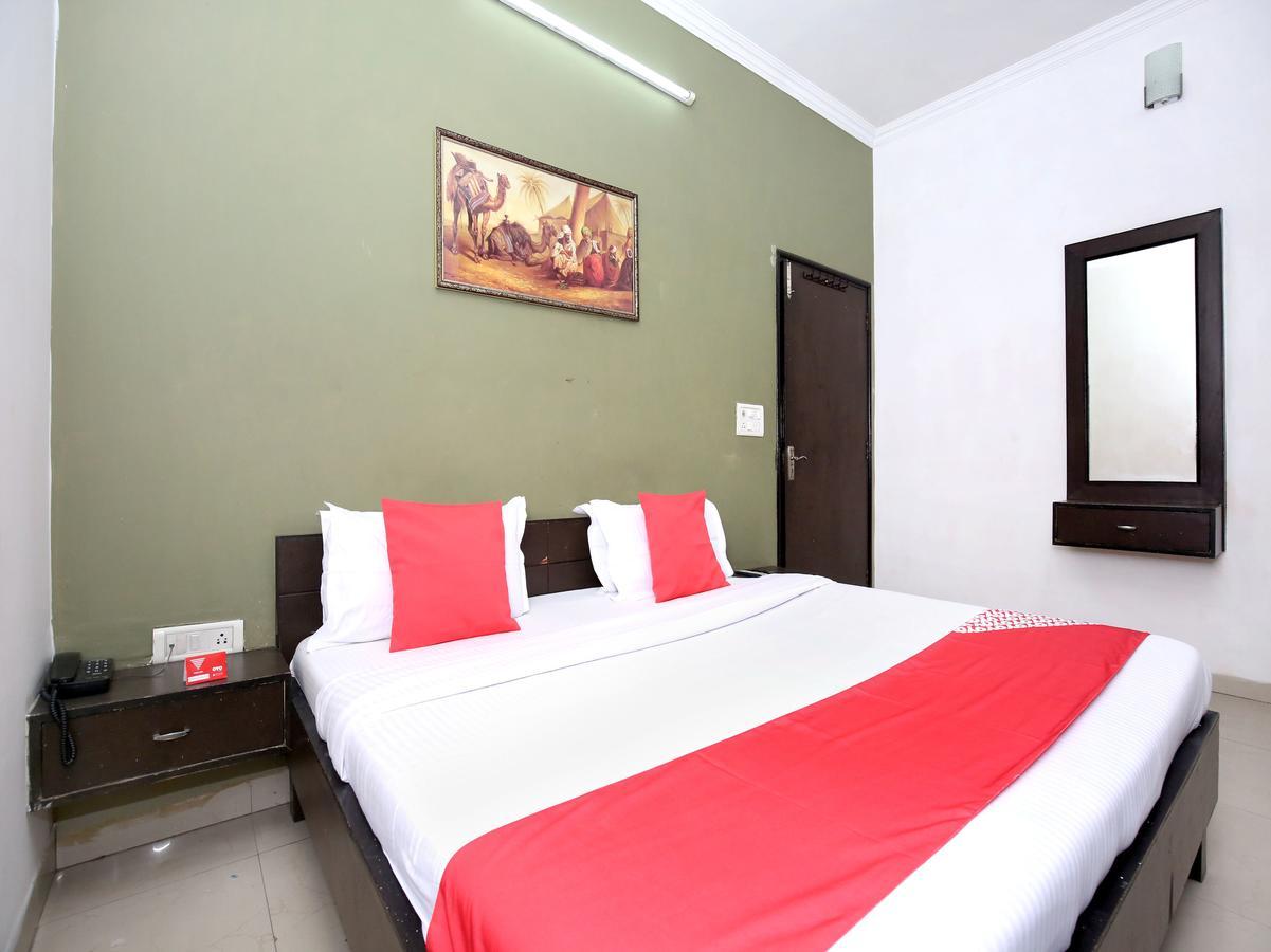 Oyo 12972 Hotel Krishna Castle Amritsar Buitenkant foto