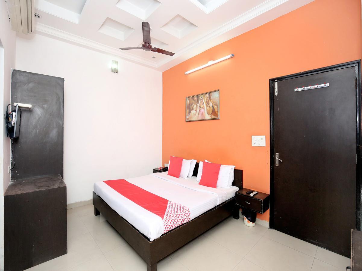 Oyo 12972 Hotel Krishna Castle Amritsar Buitenkant foto