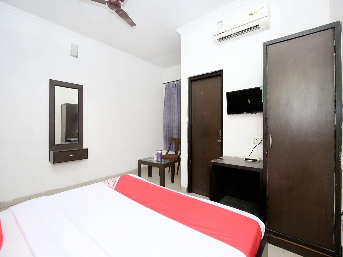Oyo 12972 Hotel Krishna Castle Amritsar Buitenkant foto