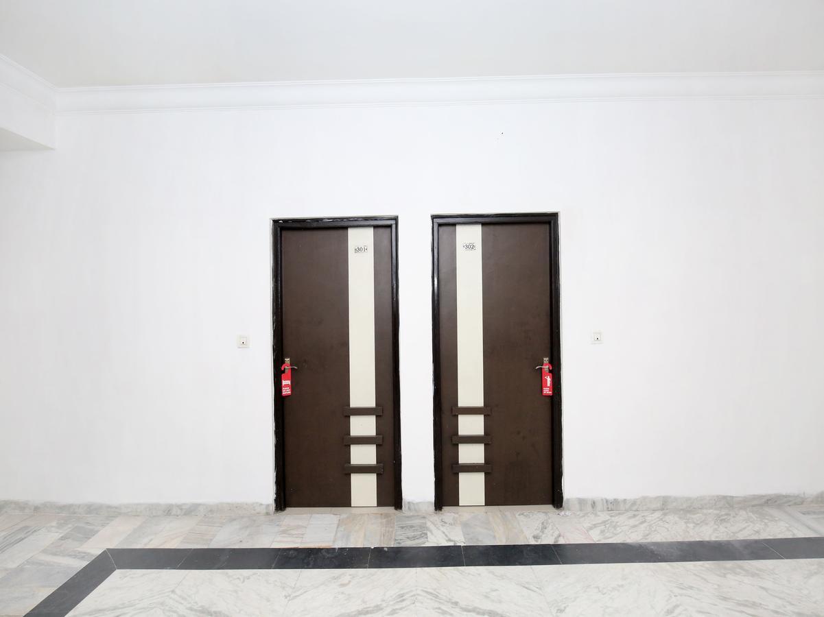 Oyo 12972 Hotel Krishna Castle Amritsar Buitenkant foto