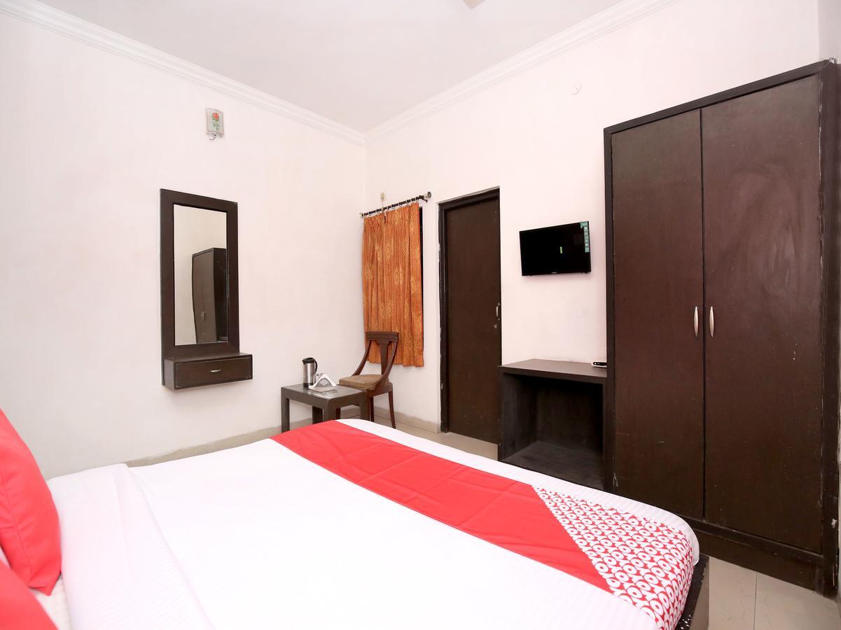 Oyo 12972 Hotel Krishna Castle Amritsar Buitenkant foto